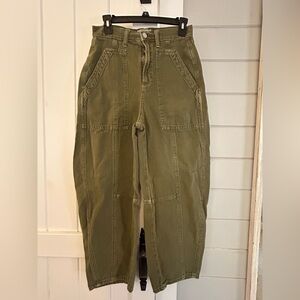 Universal Thread Army Green barrel jeans